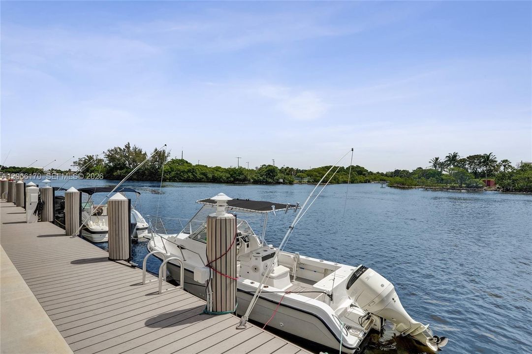 For Sale: $270,000 (1 beds, 1 baths, 1138 Square Feet)