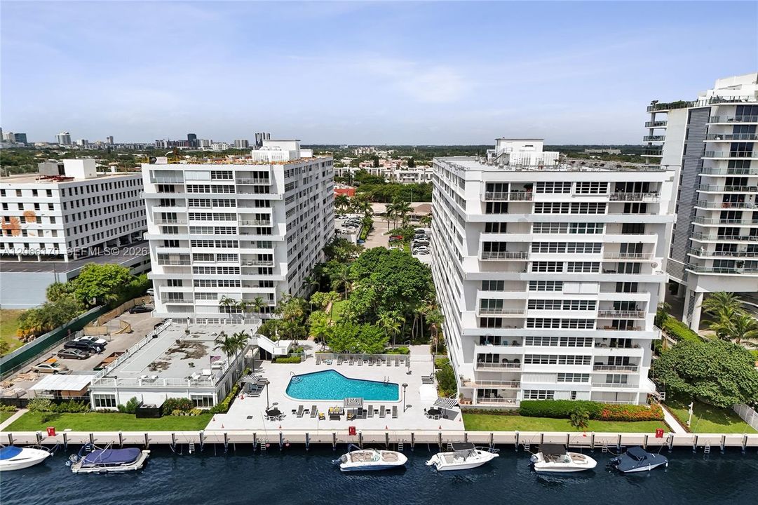For Sale: $270,000 (1 beds, 1 baths, 1138 Square Feet)