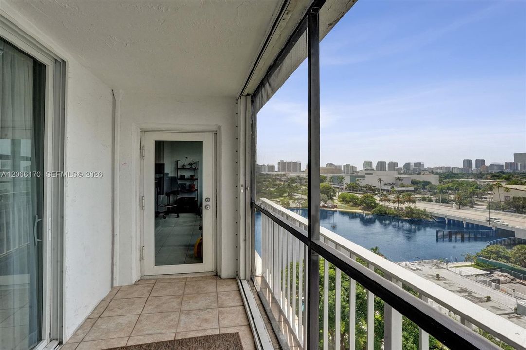 For Sale: $270,000 (1 beds, 1 baths, 1138 Square Feet)