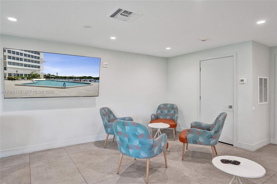 For Sale: $270,000 (1 beds, 1 baths, 1138 Square Feet)