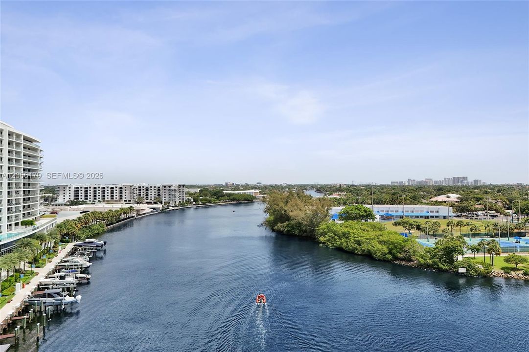 For Sale: $270,000 (1 beds, 1 baths, 1138 Square Feet)