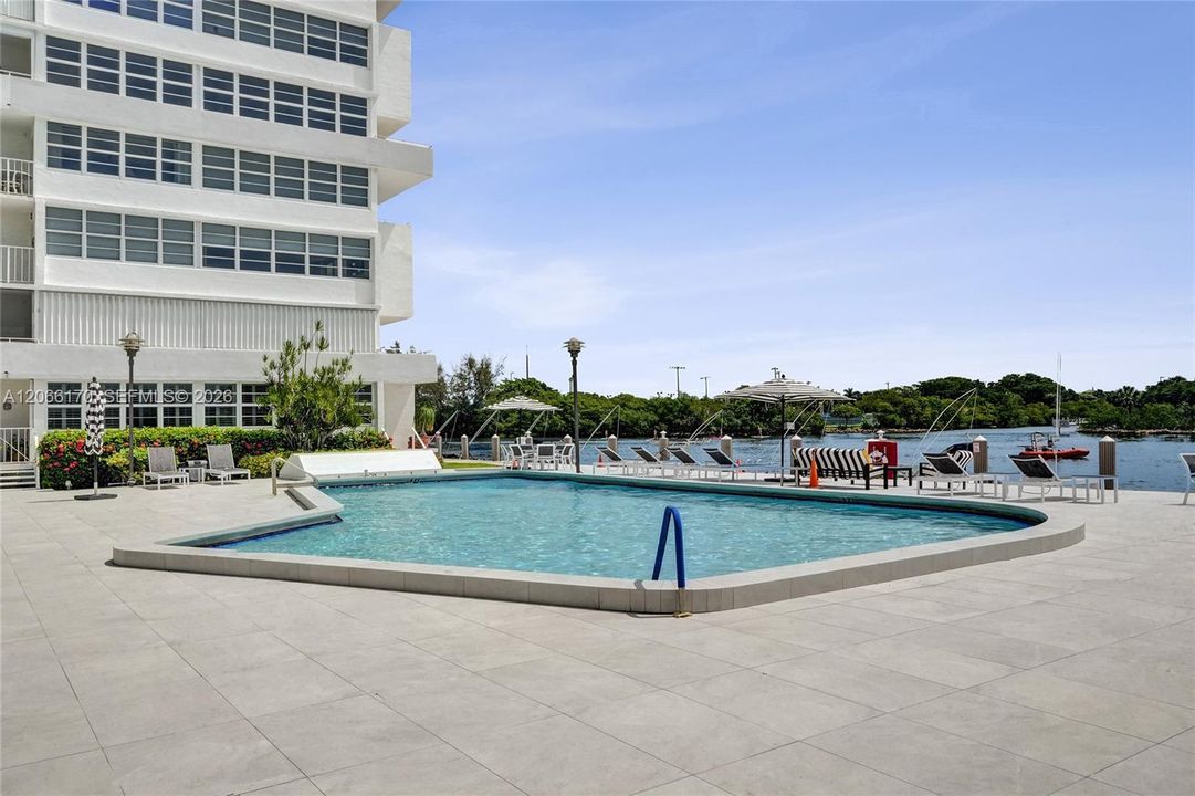 For Sale: $270,000 (1 beds, 1 baths, 1138 Square Feet)