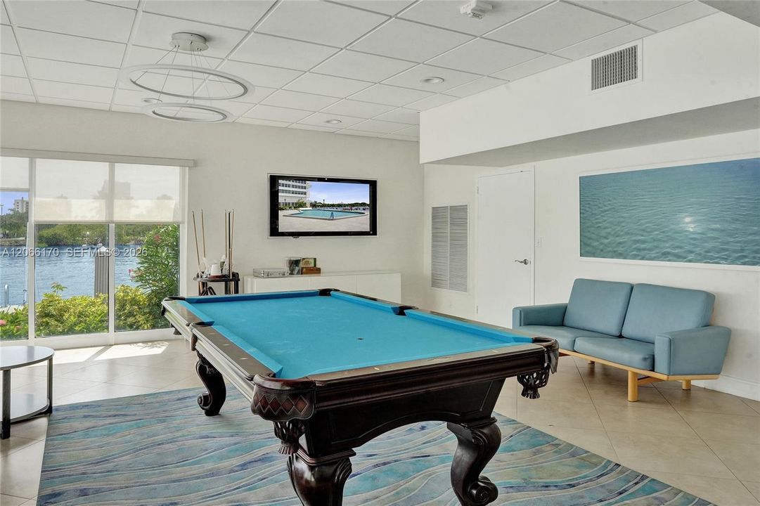 For Sale: $270,000 (1 beds, 1 baths, 1138 Square Feet)