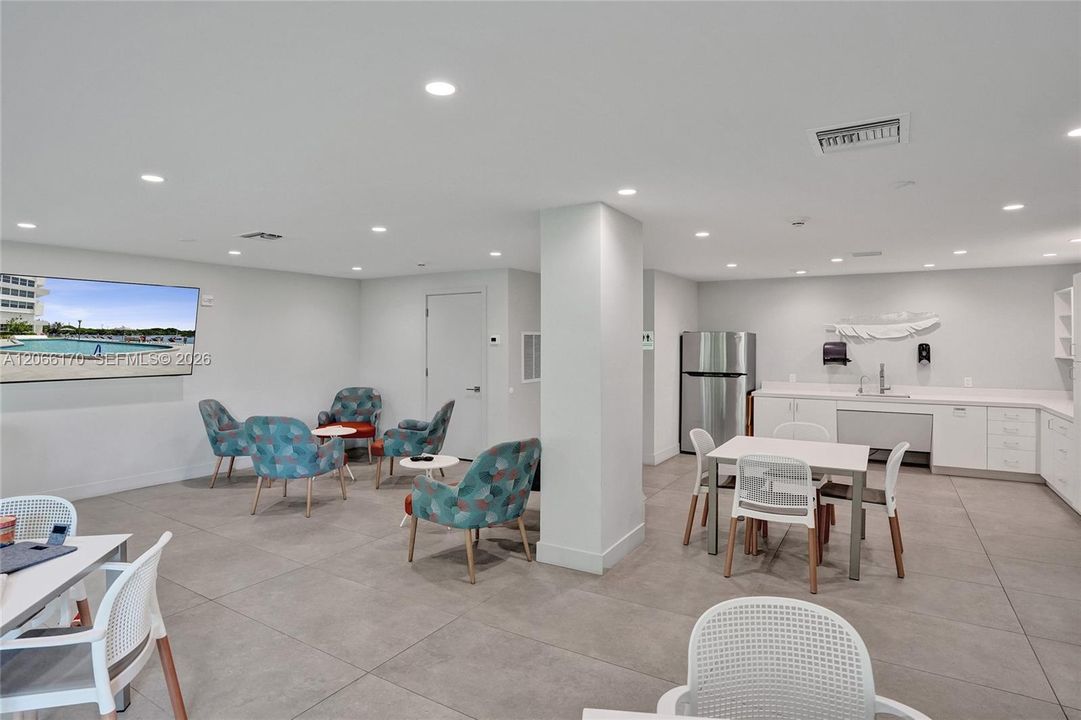 For Sale: $270,000 (1 beds, 1 baths, 1138 Square Feet)