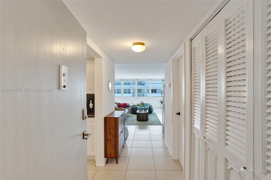 For Sale: $270,000 (1 beds, 1 baths, 1138 Square Feet)