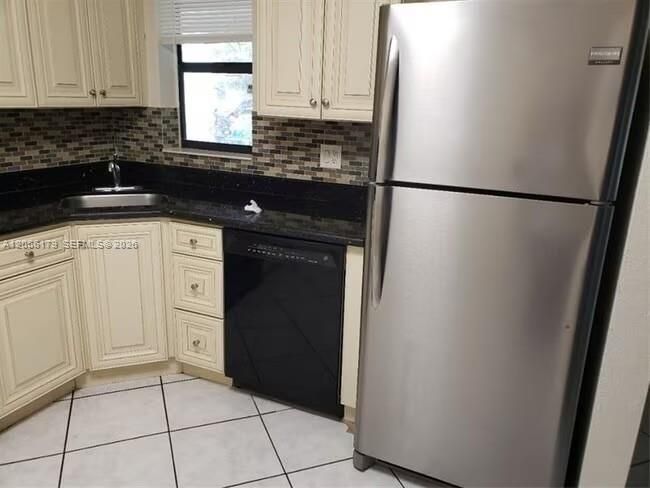 For Rent: $2,600 (3 beds, 2 baths, 1093 Square Feet)
