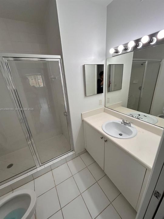 For Sale: $295,000 (2 beds, 2 baths, 977 Square Feet)