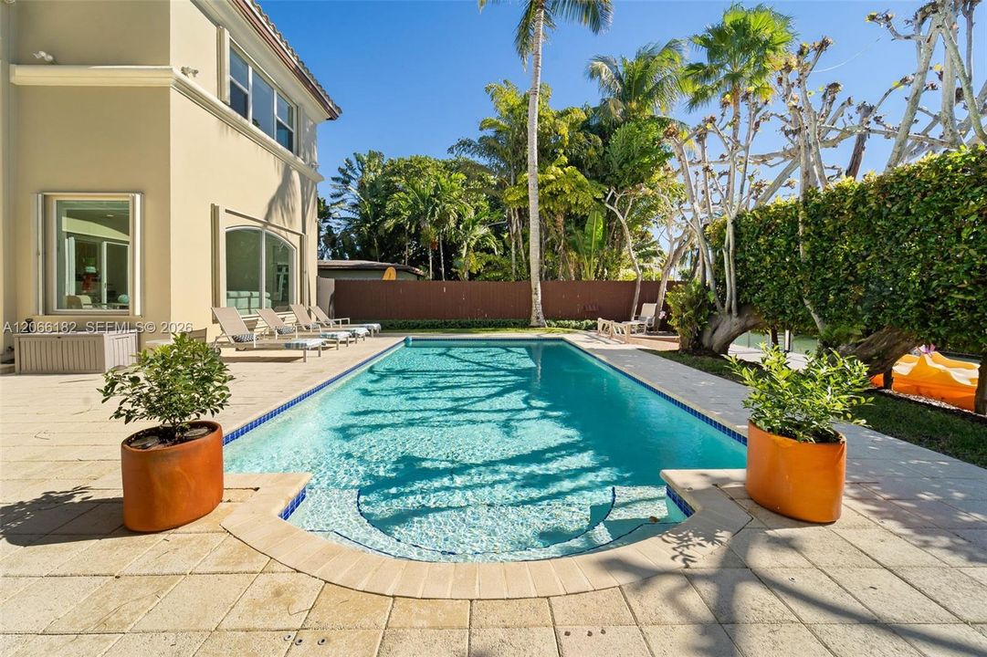For Rent: $22,000 (5 beds, 5 baths, 3941 Square Feet)
