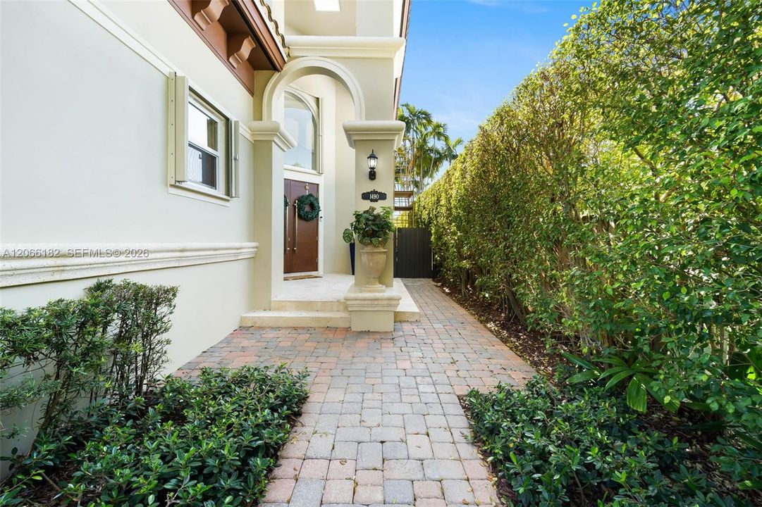 For Rent: $22,000 (5 beds, 5 baths, 3941 Square Feet)