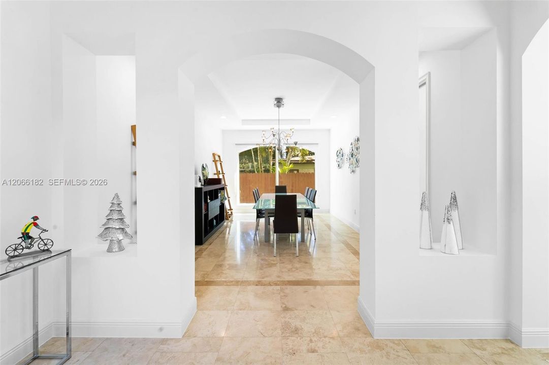 For Rent: $22,000 (5 beds, 5 baths, 3941 Square Feet)