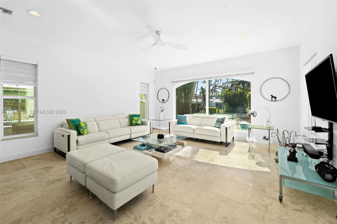 For Rent: $22,000 (5 beds, 5 baths, 3941 Square Feet)