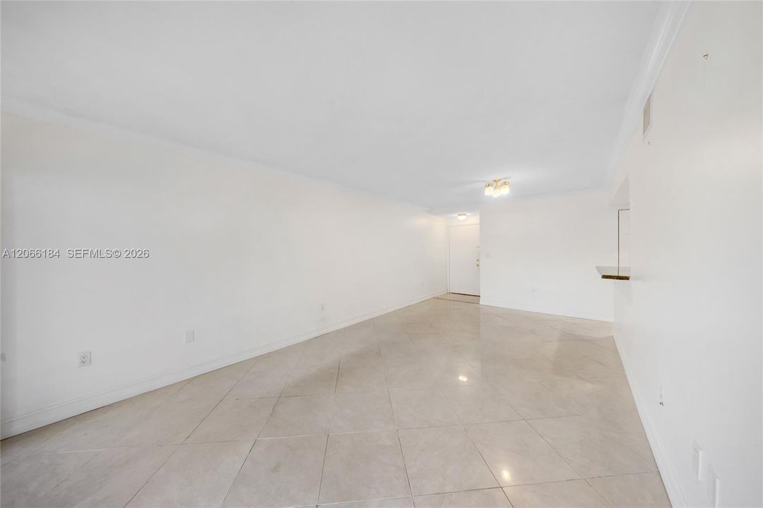 For Sale: $300,000 (2 beds, 2 baths, 1000 Square Feet)