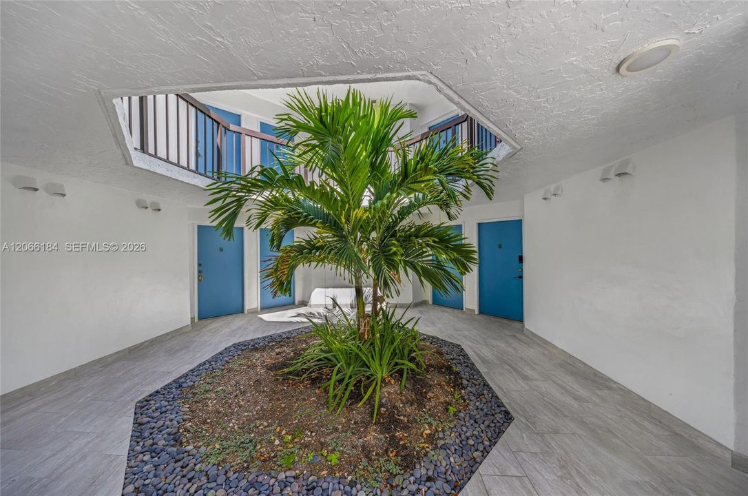 For Sale: $300,000 (2 beds, 2 baths, 1000 Square Feet)