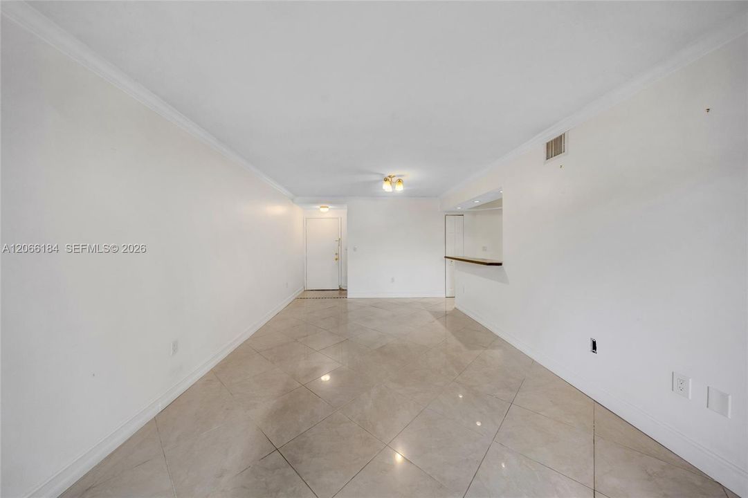 For Sale: $300,000 (2 beds, 2 baths, 1000 Square Feet)