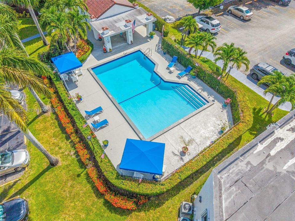 For Sale: $300,000 (2 beds, 2 baths, 1000 Square Feet)