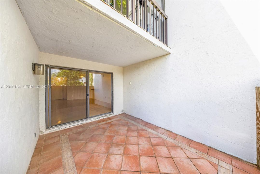 For Sale: $300,000 (2 beds, 2 baths, 1000 Square Feet)