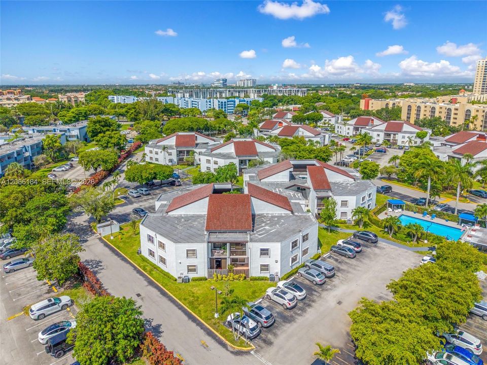 For Sale: $300,000 (2 beds, 2 baths, 1000 Square Feet)