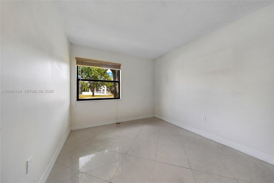 For Sale: $300,000 (2 beds, 2 baths, 1000 Square Feet)