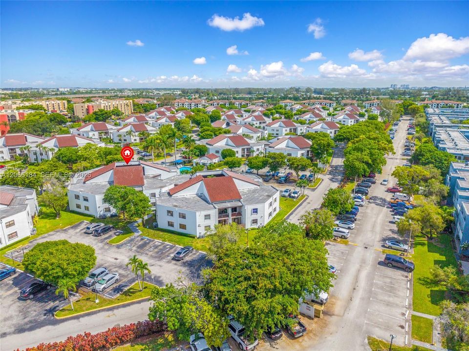 For Sale: $300,000 (2 beds, 2 baths, 1000 Square Feet)