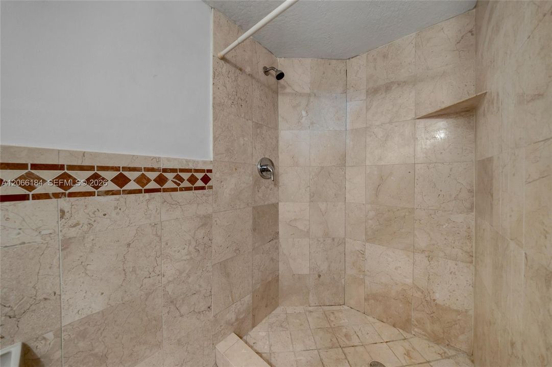 For Sale: $300,000 (2 beds, 2 baths, 1000 Square Feet)