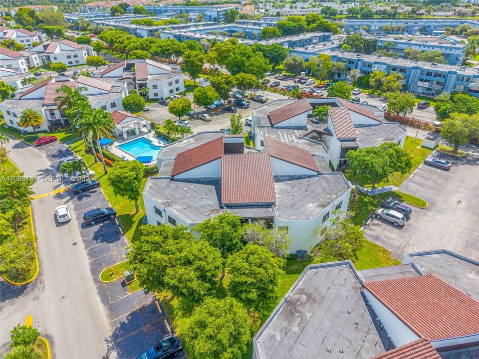 For Sale: $300,000 (2 beds, 2 baths, 1000 Square Feet)