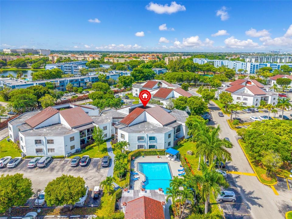 For Sale: $300,000 (2 beds, 2 baths, 1000 Square Feet)
