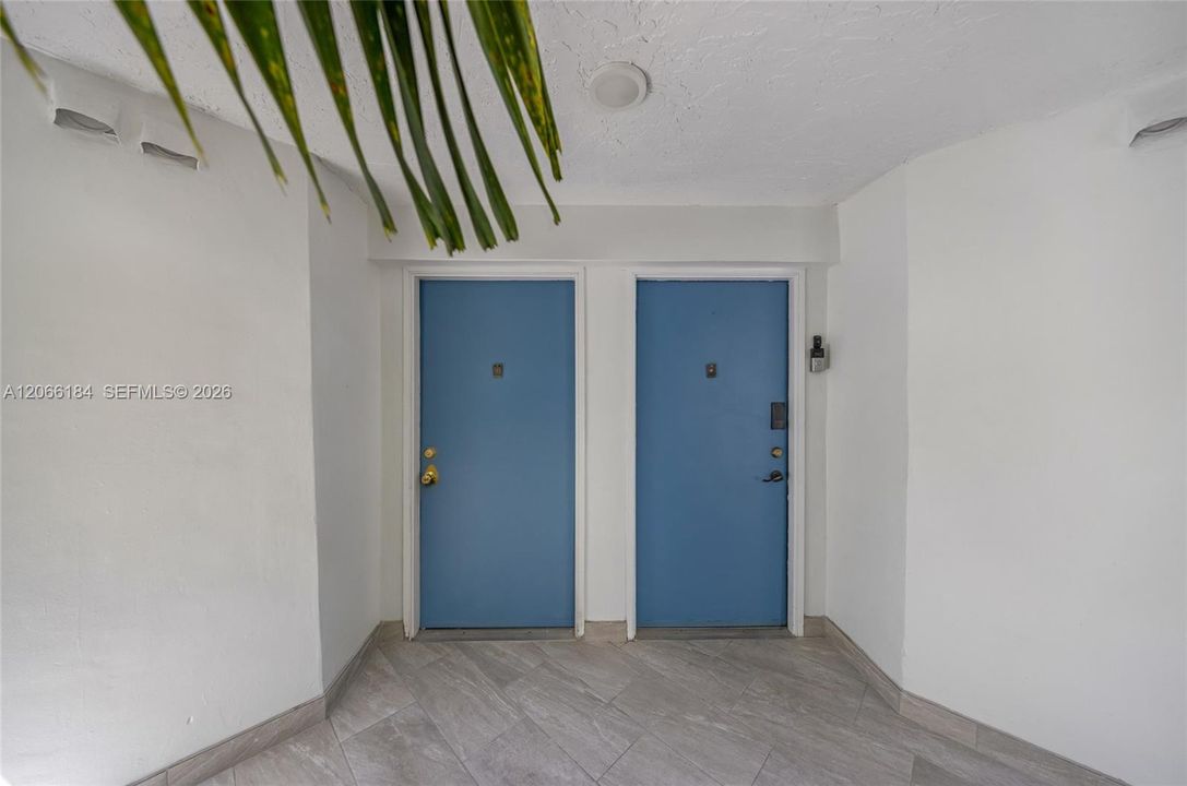 For Sale: $300,000 (2 beds, 2 baths, 1000 Square Feet)