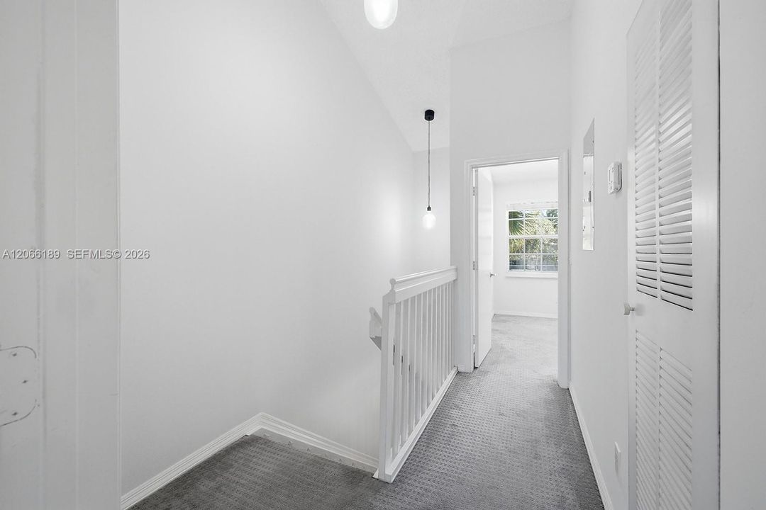 For Sale: $415,000 (2 beds, 2 baths, 1024 Square Feet)