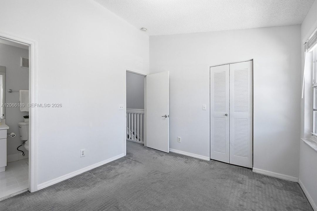 For Sale: $415,000 (2 beds, 2 baths, 1024 Square Feet)