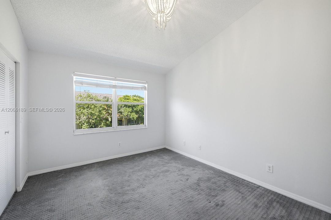 For Sale: $415,000 (2 beds, 2 baths, 1024 Square Feet)