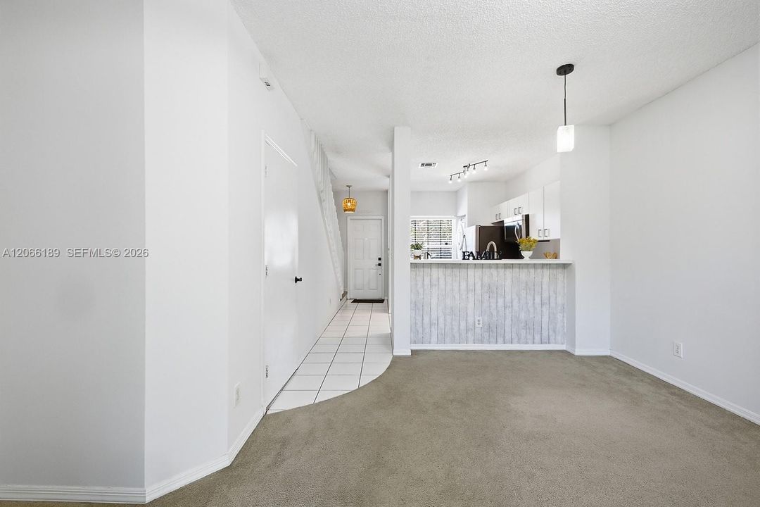 For Sale: $415,000 (2 beds, 2 baths, 1024 Square Feet)