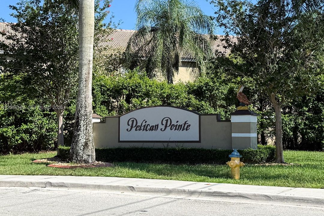 For Sale: $415,000 (2 beds, 2 baths, 1024 Square Feet)