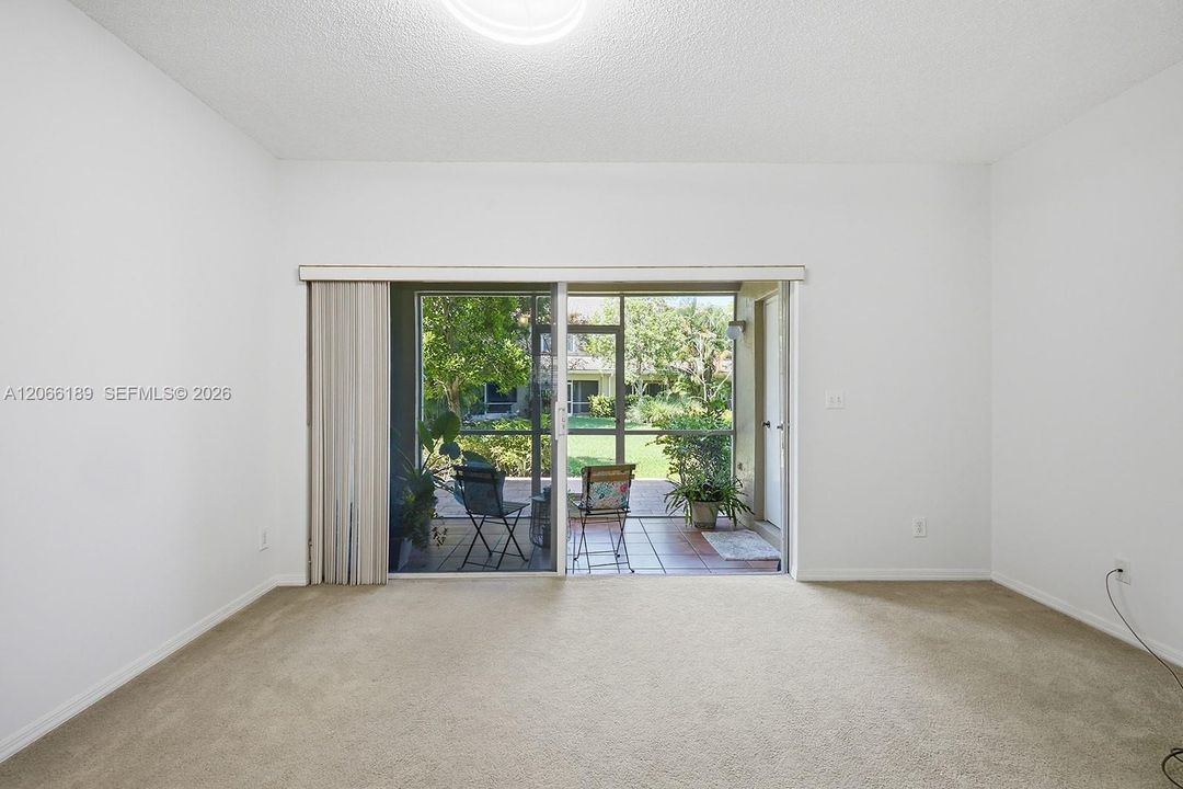 For Sale: $415,000 (2 beds, 2 baths, 1024 Square Feet)