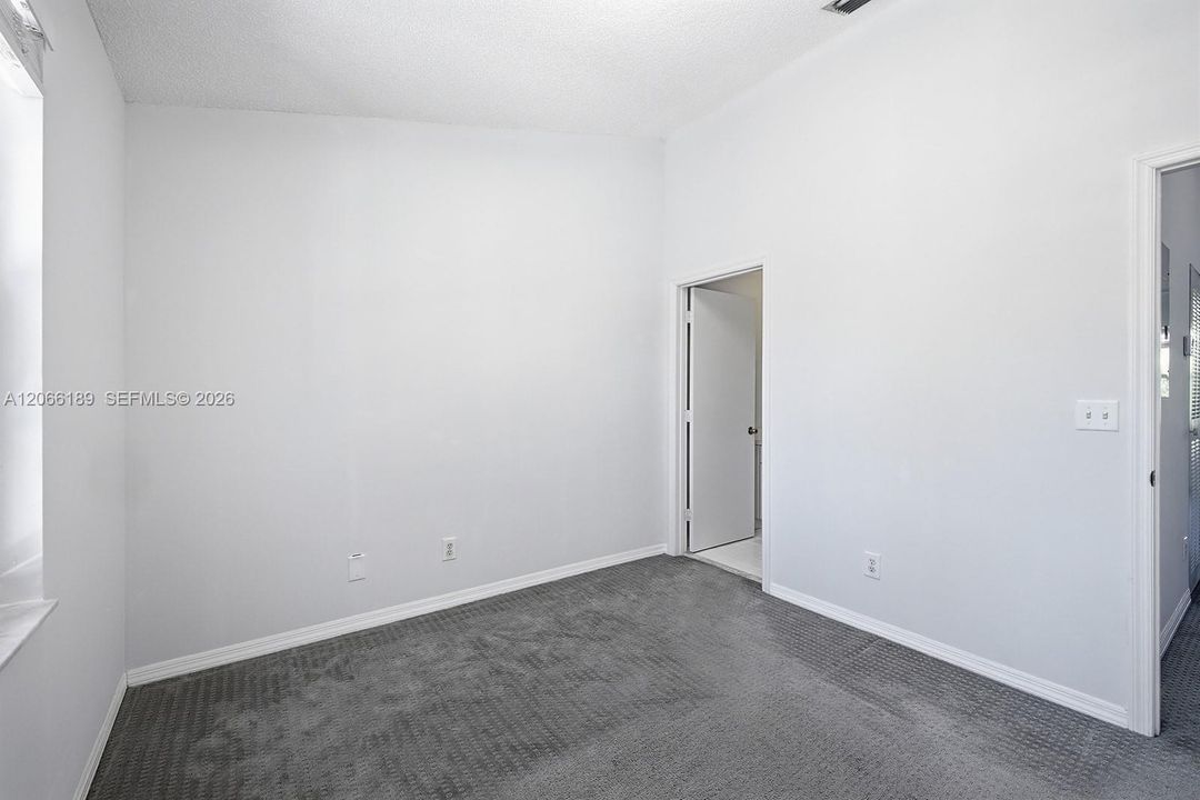 For Sale: $415,000 (2 beds, 2 baths, 1024 Square Feet)