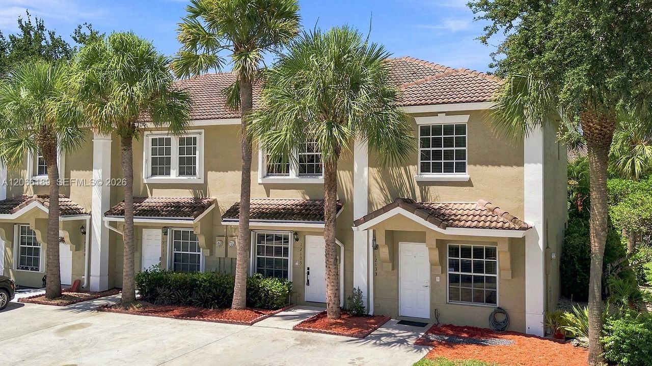For Sale: $415,000 (2 beds, 2 baths, 1024 Square Feet)