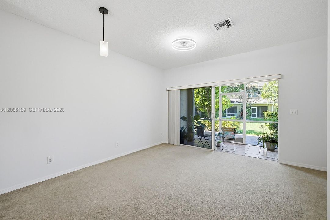 For Sale: $415,000 (2 beds, 2 baths, 1024 Square Feet)