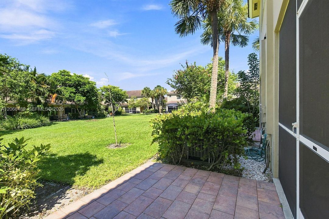 For Sale: $415,000 (2 beds, 2 baths, 1024 Square Feet)