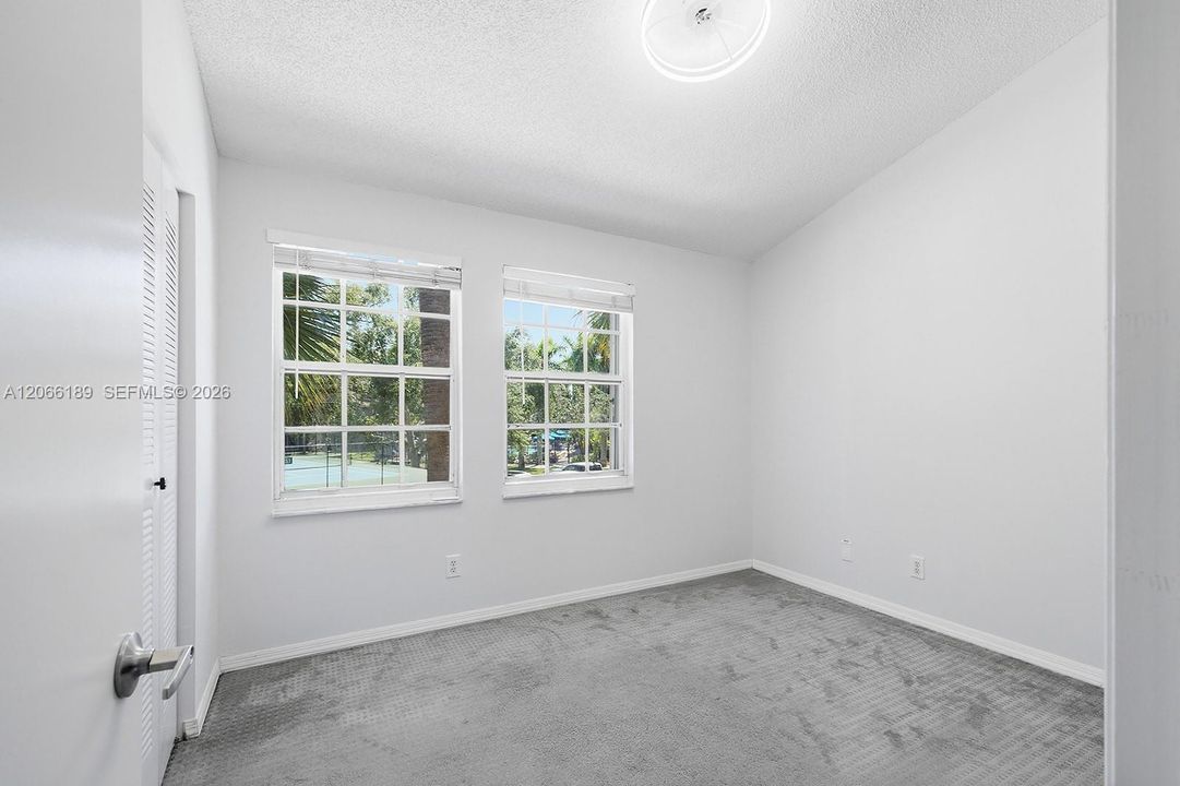 For Sale: $415,000 (2 beds, 2 baths, 1024 Square Feet)