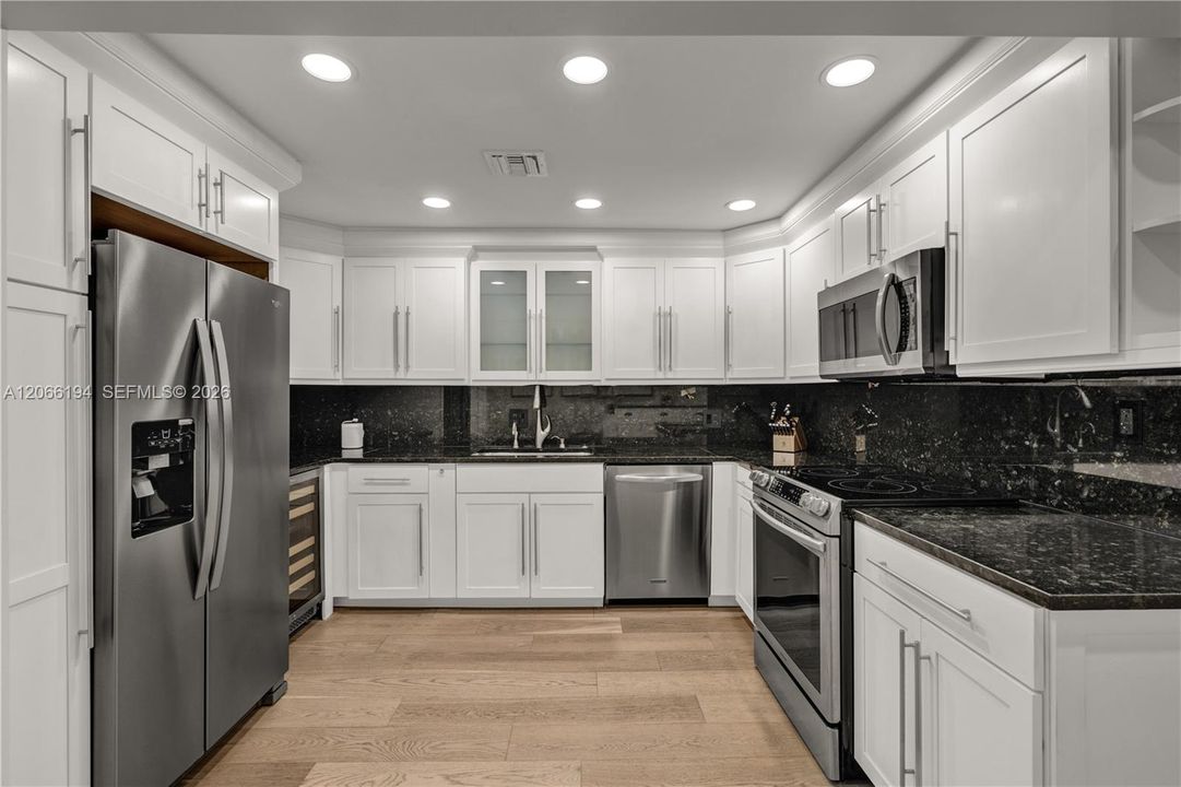 Active With Contract: $6,100 (2 beds, 2 baths, 1575 Square Feet)