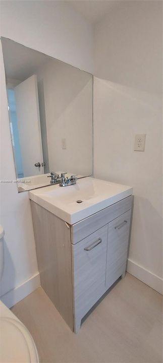 For Rent: $1,600 (1 beds, 1 baths, 750 Square Feet)