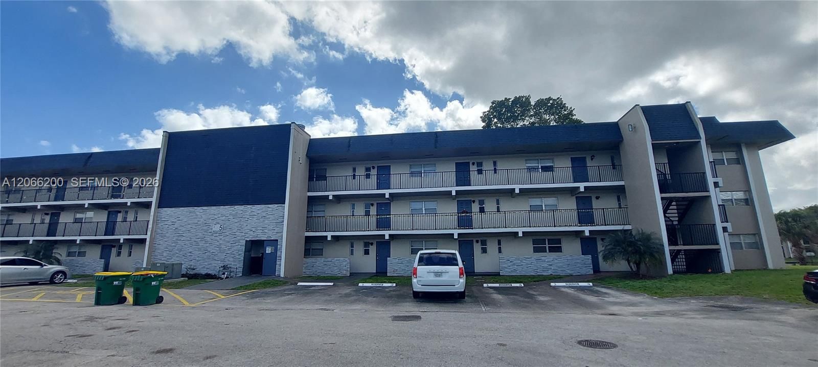 For Rent: $1,600 (1 beds, 1 baths, 750 Square Feet)