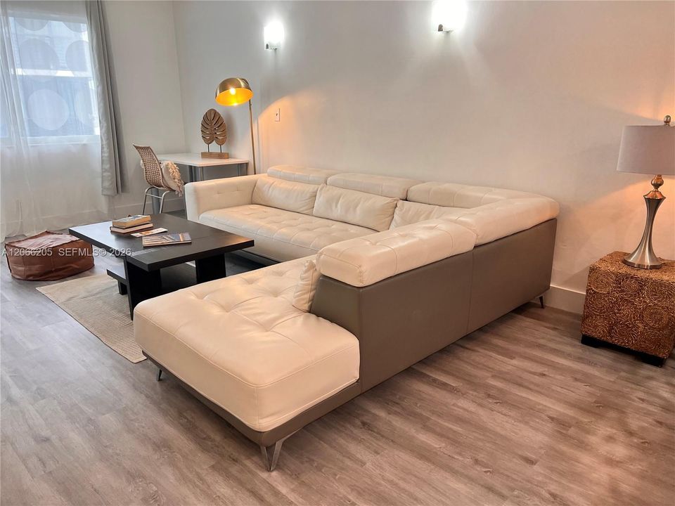 В аренду: $3,000 (1 спален, 1 ванн, 725 Квадратных фут)