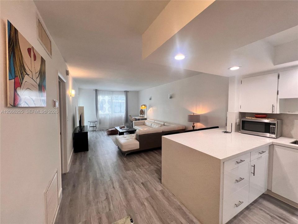 В аренду: $3,000 (1 спален, 1 ванн, 725 Квадратных фут)