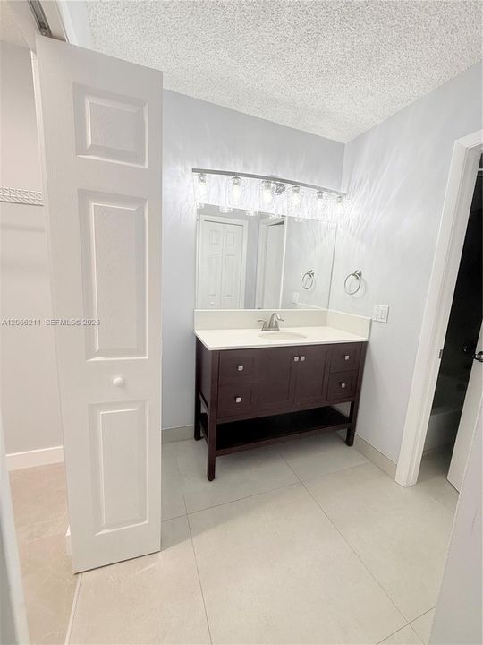 For Rent: $2,950 (3 beds, 2 baths, 1220 Square Feet)