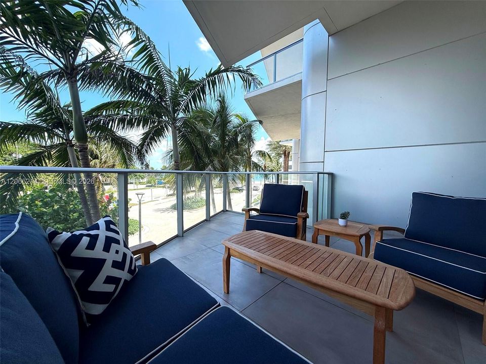 For Sale: $1,795,000 (2 beds, 2 baths, 1749 Square Feet)