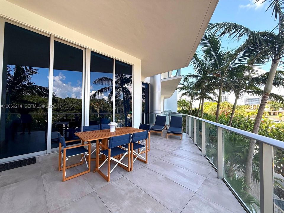 For Sale: $1,795,000 (2 beds, 2 baths, 1749 Square Feet)