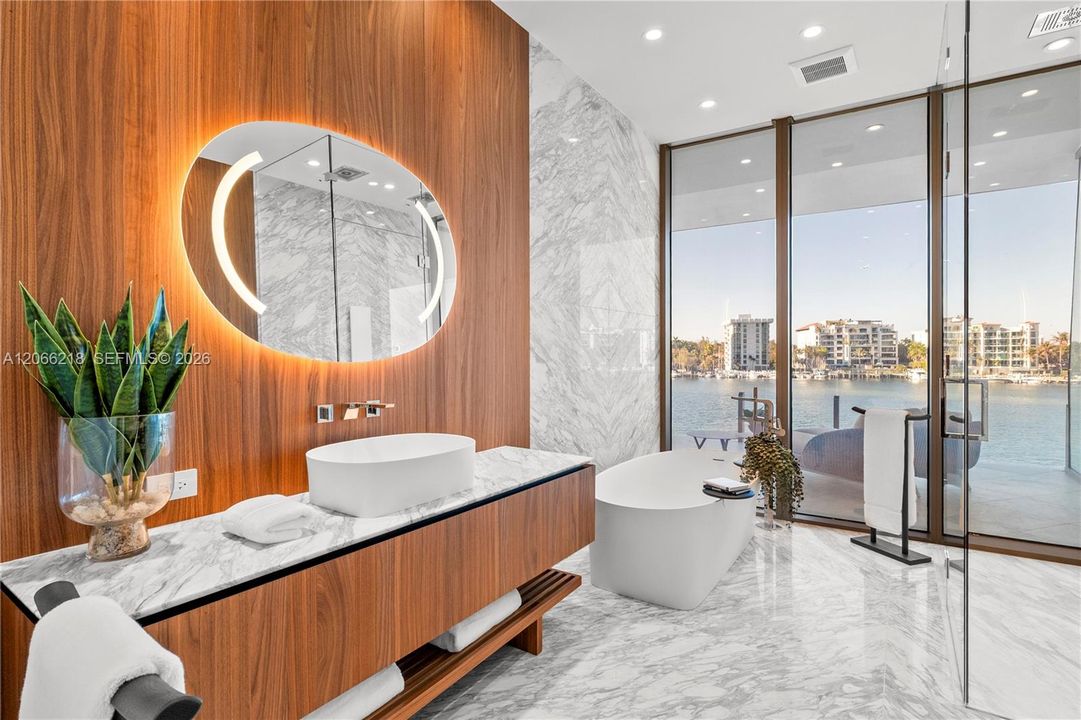 For Sale: $5,795,000 (3 beds, 3 baths, 2433 Square Feet)