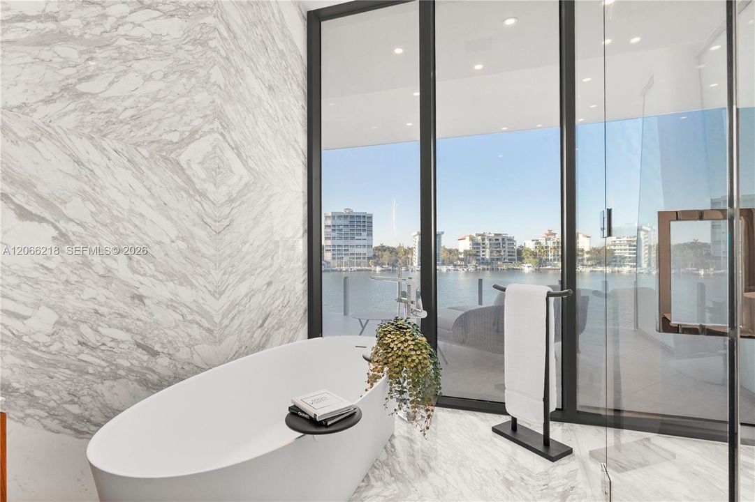 For Sale: $5,795,000 (3 beds, 3 baths, 2433 Square Feet)