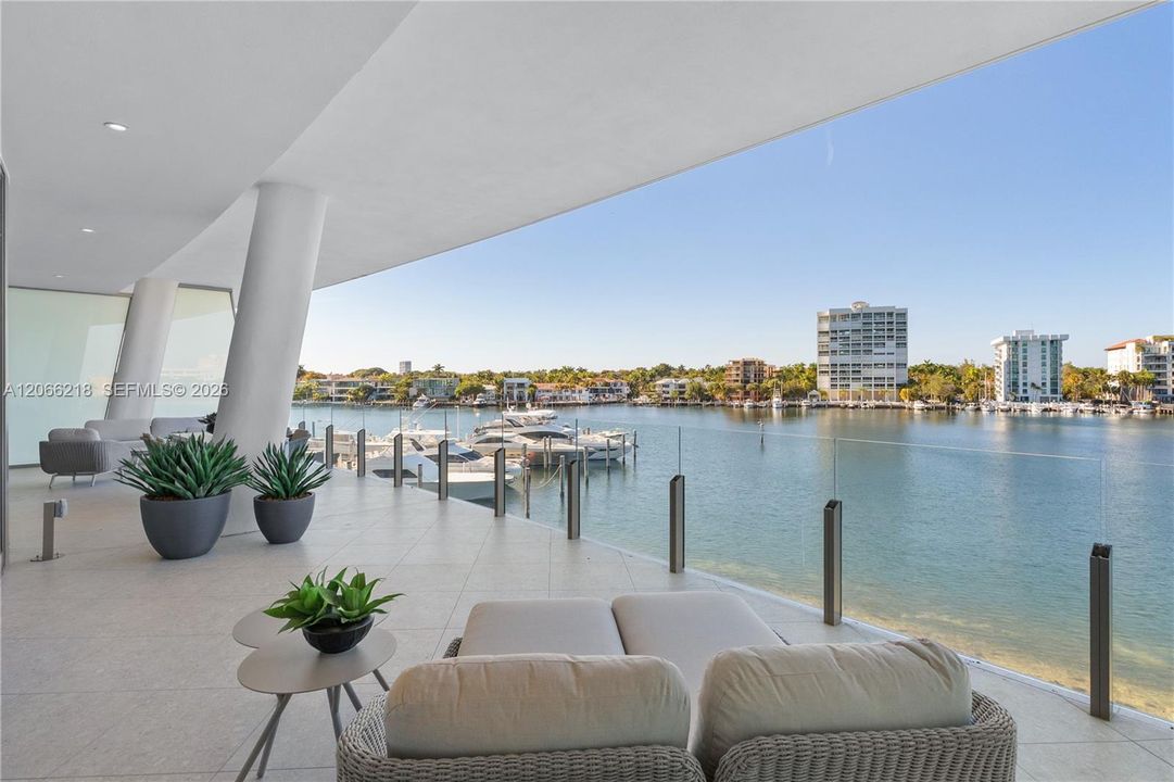 For Sale: $5,795,000 (3 beds, 3 baths, 2433 Square Feet)