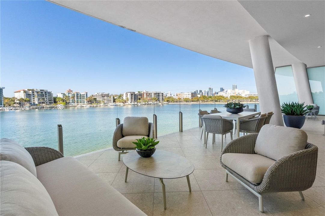 For Sale: $5,795,000 (3 beds, 3 baths, 2433 Square Feet)
